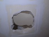 как заделать дырку в гипсокартоне